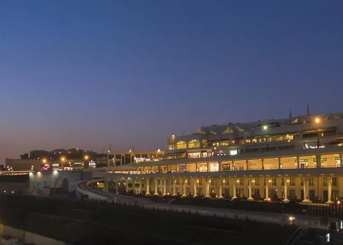 Отель Vialand Palace 4*