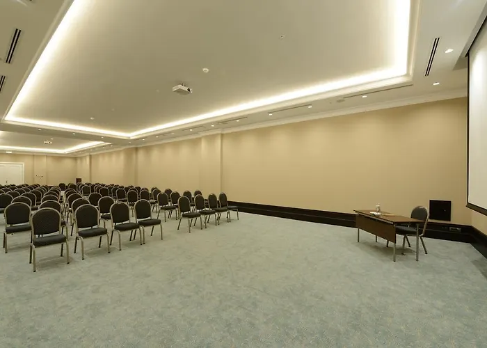 Отель Vialand Palace 4*